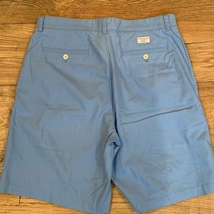 Men’s vineyard vines shorts - size 34 - light blue